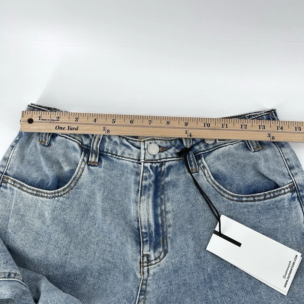 Wide Leg Jeans Light Wash High Rise Baggy Minimalist Model Off Duty Denim 6/28
